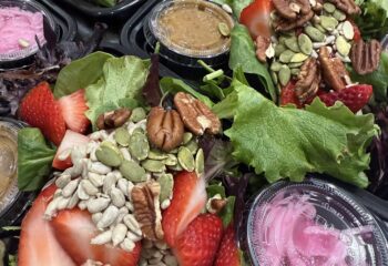 Strawberry Field Salad (vegan)